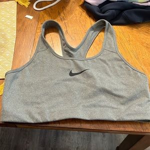 Women’s Nike dry fit sports bra